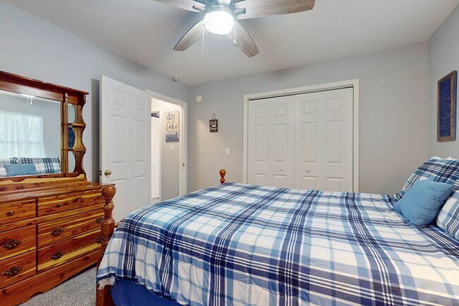 Building Photo - 247 Lakeview Ln