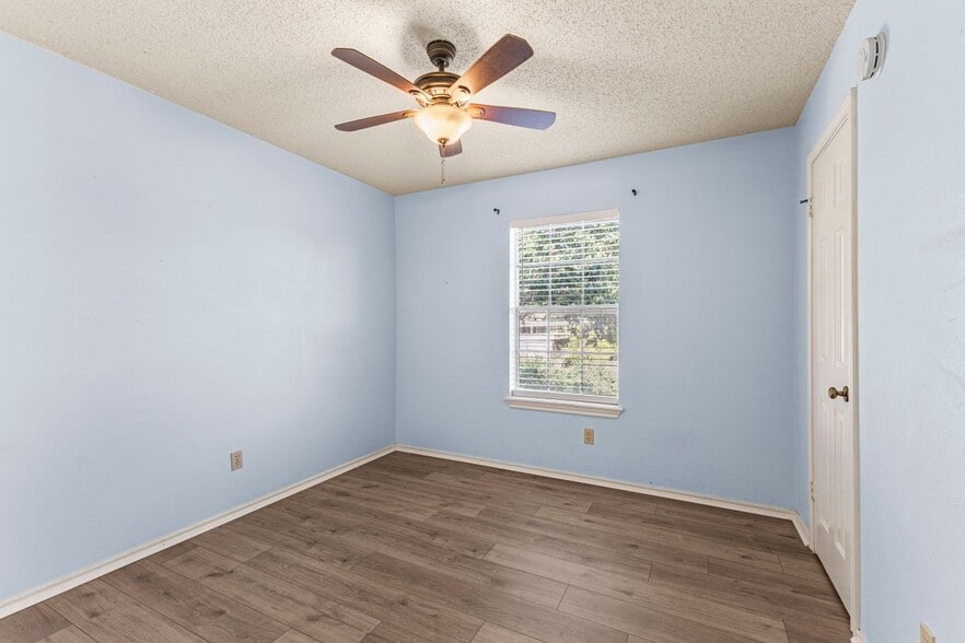 Building Photo - 2100 Kipling Dr