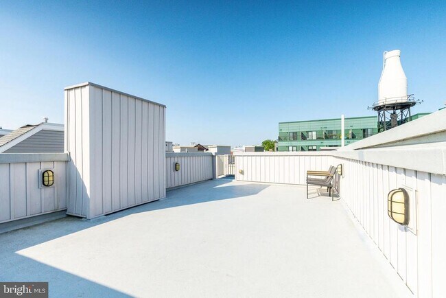 Building Photo - 2058 E Susquehanna Ave