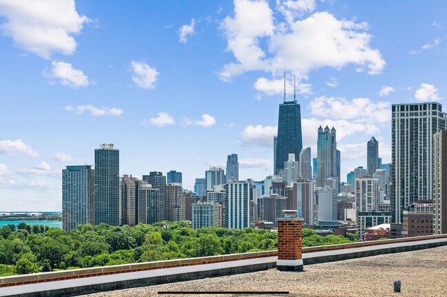 Building Photo - 2100 N Lincoln Park W
