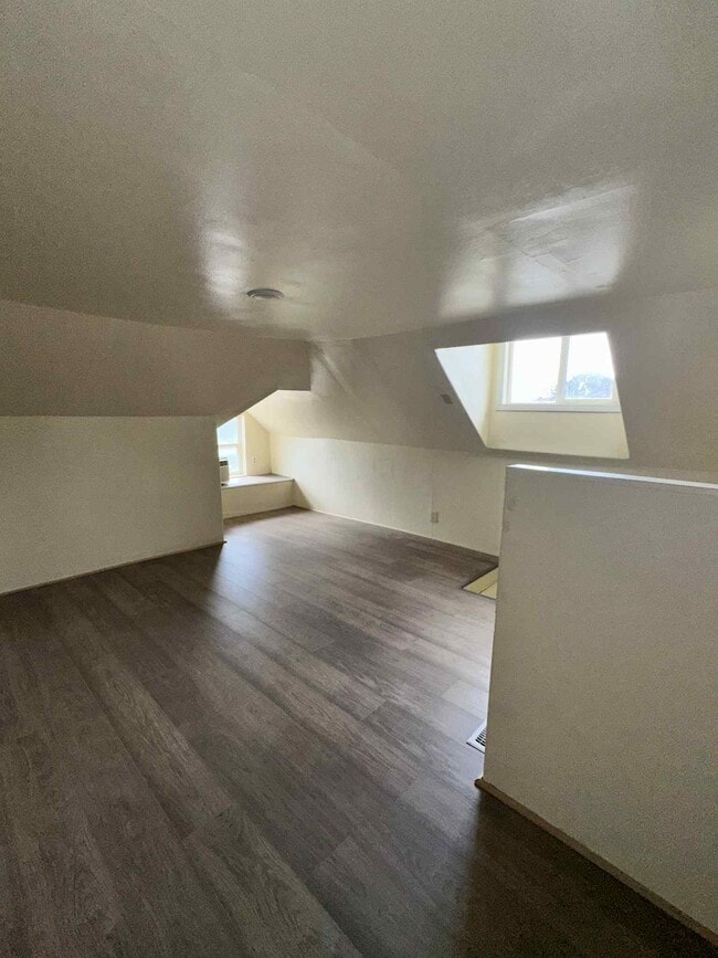 Building Photo - 456 N 6th Ave