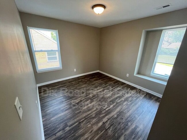 Building Photo - 265 Ihle Dr