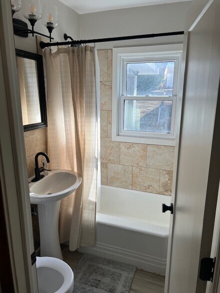 Building Photo - 2120 S Norton Ave