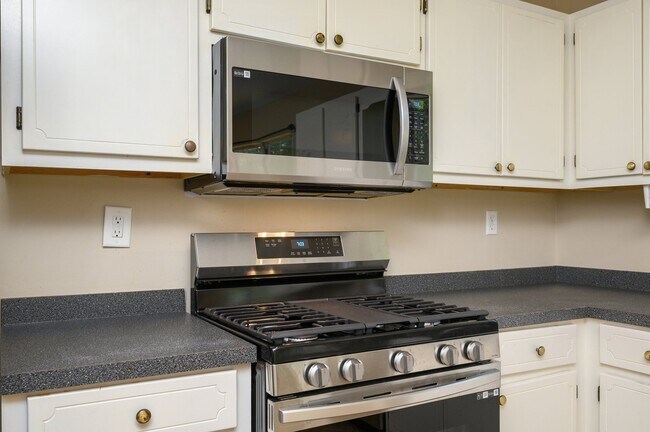 Building Photo - 4863 Kensington Ln