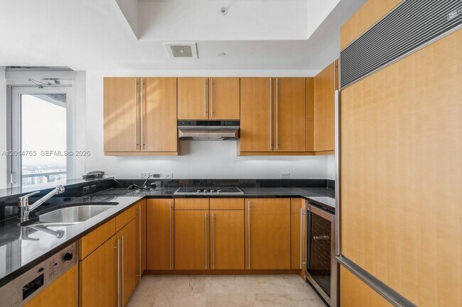 Building Photo - 1425 Brickell Ave