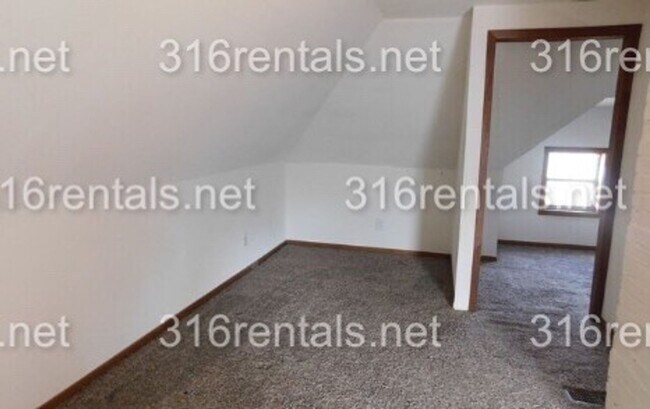 Building Photo - 621 Osage St