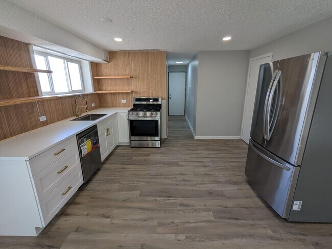 Building Photo - 28600 W Grass Lake Rd