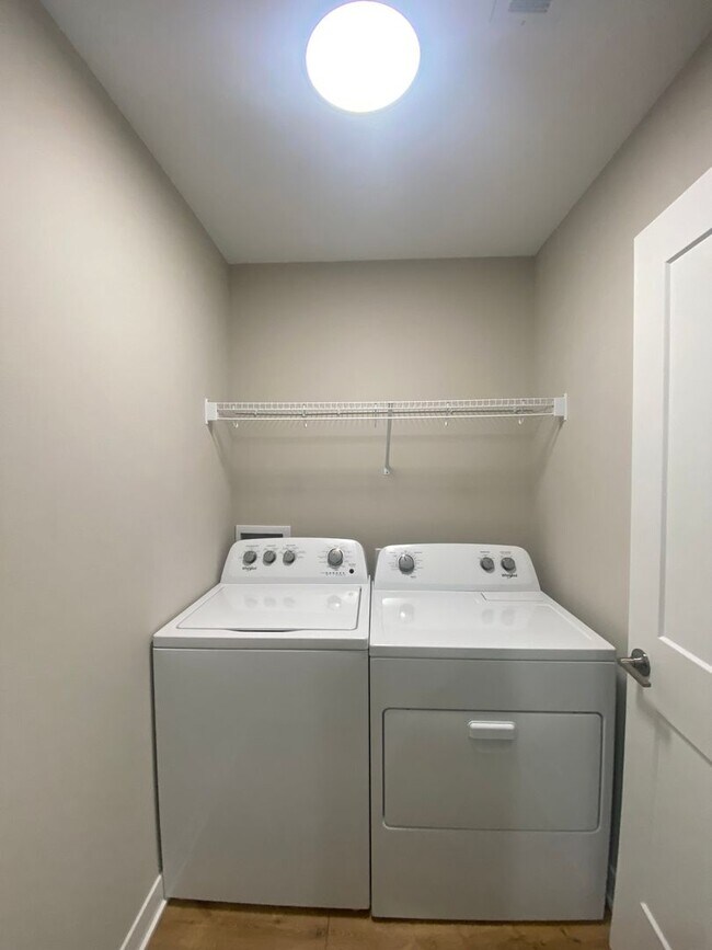 Building Photo - Luxury Newer Construction Home!