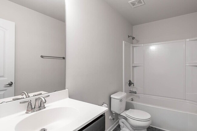 Building Photo - Experience modern comfort in this spacious 4+ bedroom home
