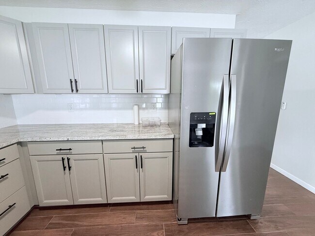 Building Photo - 3-Bed/2-Bath Sarasota Gem: Private Pool & Central Location!!