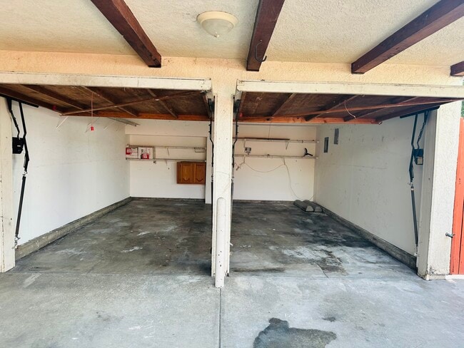 Building Photo - 5847 Gaviota Ave