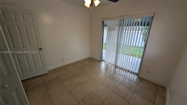 Building Photo - 460 NE 45th St