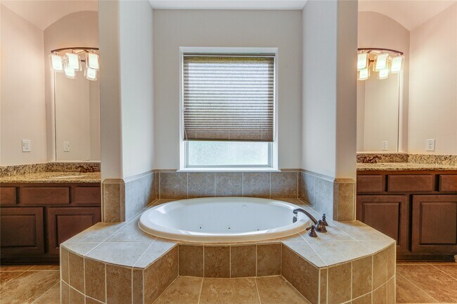 Building Photo - 1335 Altavilla Ln