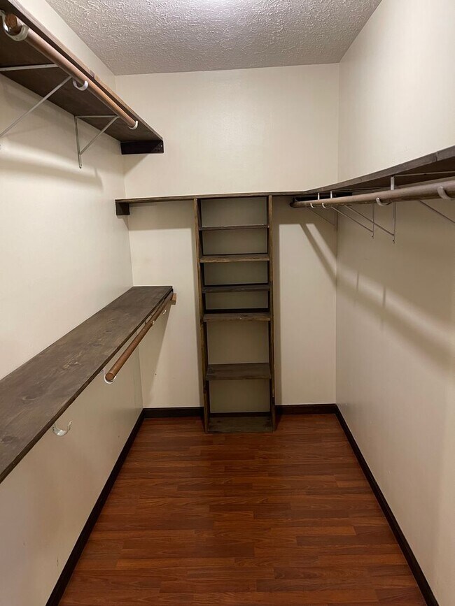 Building Photo - Available July 25th!!! No showings until June 1st