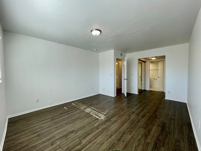 Building Photo - Spacious 4 Bed 3 Bath available in San Pedro!