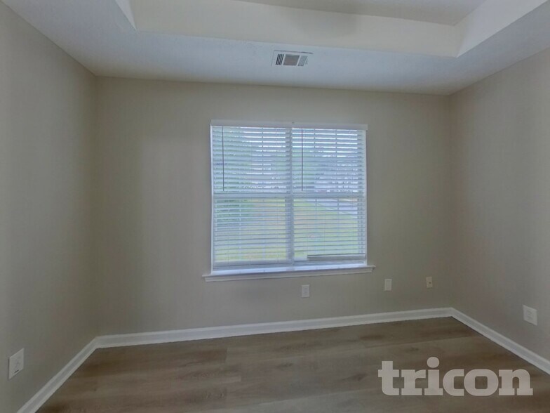 Building Photo - 800 Lorraine Ln