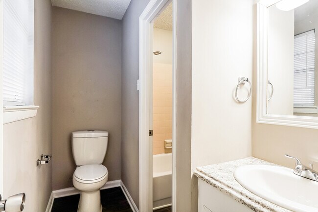 Building Photo - 9821 Westfield Ct