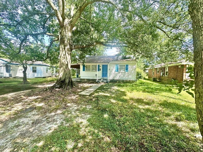 Primary Photo - 106 Rosewood Cir