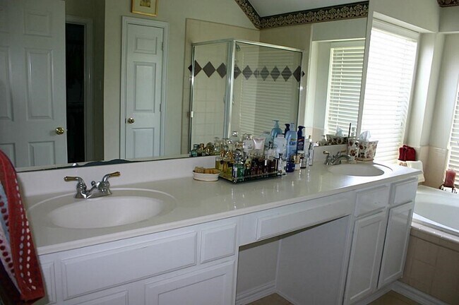 Building Photo - 10135 Lazy Lagoon