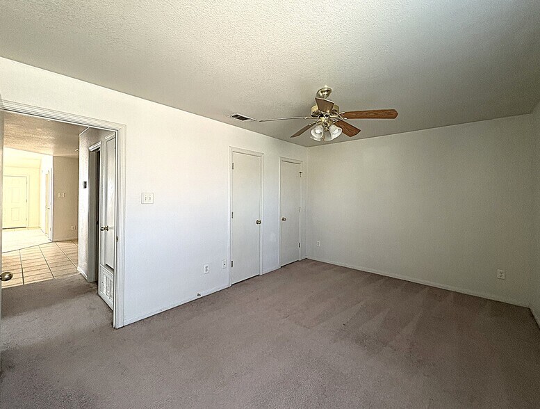 Building Photo - 509 Primrose Dr