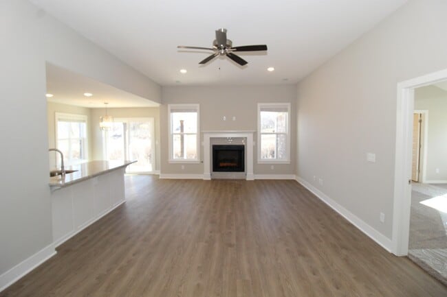 Building Photo - 588 Utah Ave