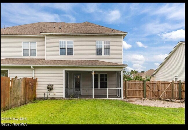 Building Photo - 1625 Brook Hollow Dr