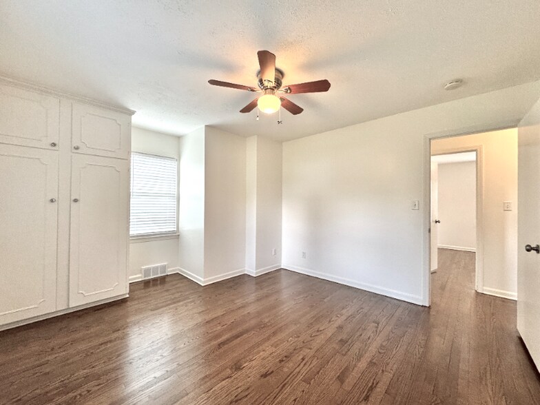Building Photo - 8011 Reinhardt Ln