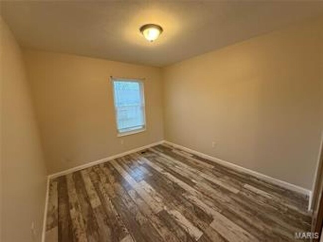 Building Photo - Bright and Inviting 3-Bedroom, 1.5-Bath Co...