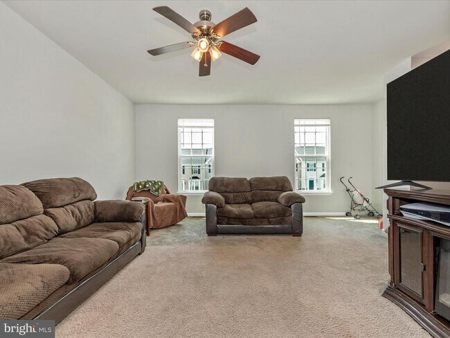 Building Photo - 76 Norwood Dr