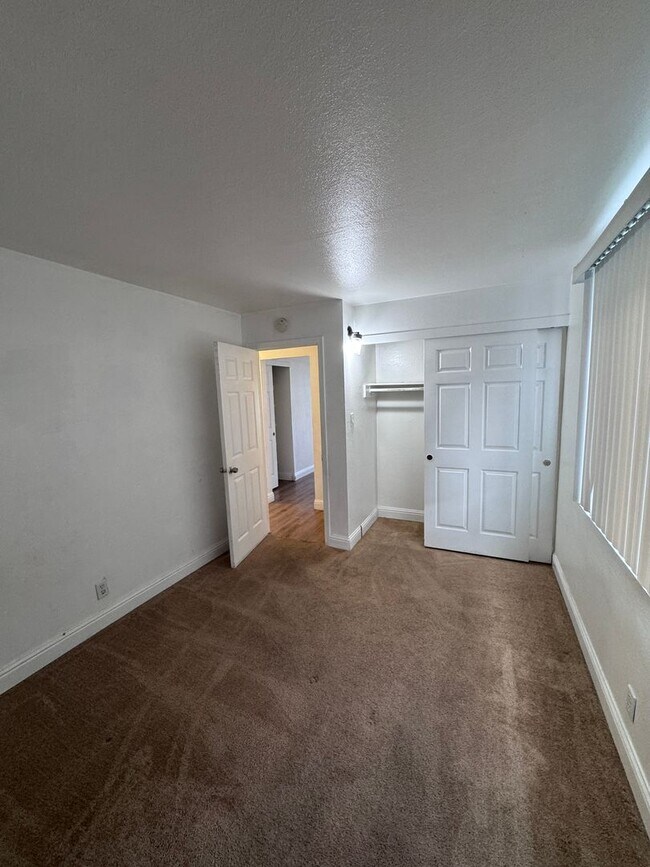 Building Photo - 761 Shepherd Ave