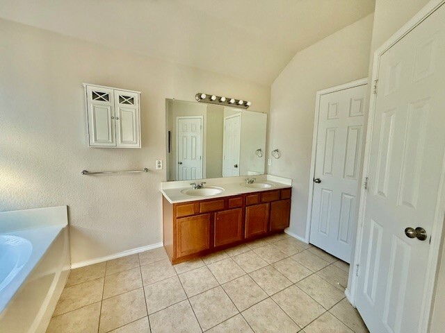 Building Photo - 8720 Flying Ranch Rd