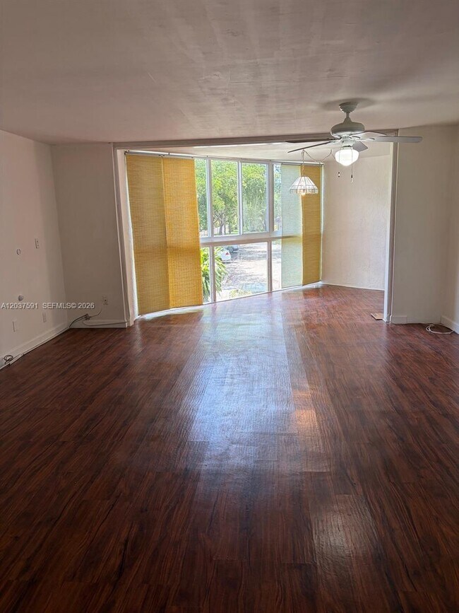 Building Photo - 3100 N Pine Island Rd