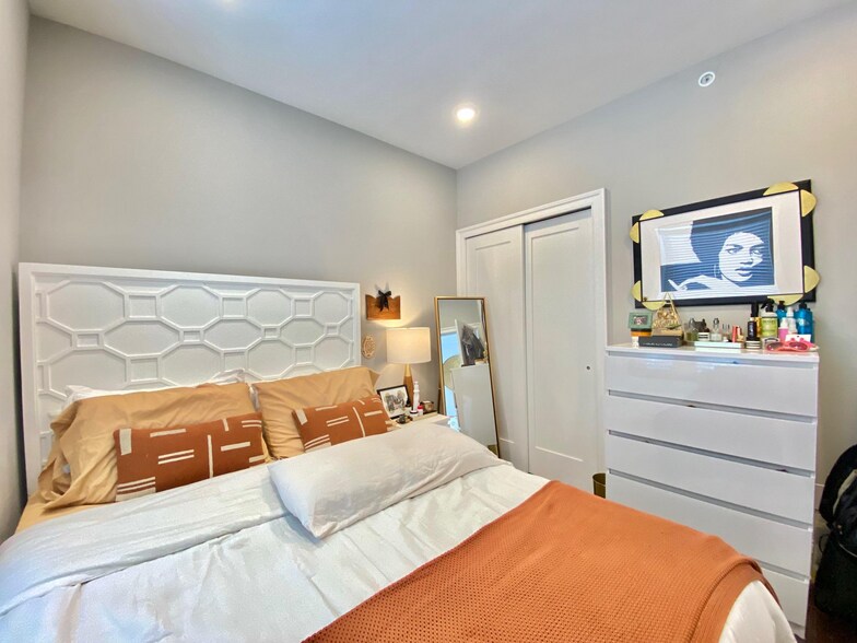 Building Photo - 2010 Walnut St