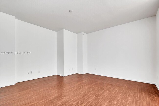 Building Photo - 1350 NW 8th Ct