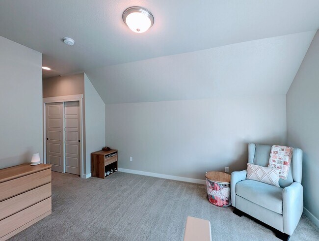 Building Photo - Lovely, spacious, newly built Lehi House!!