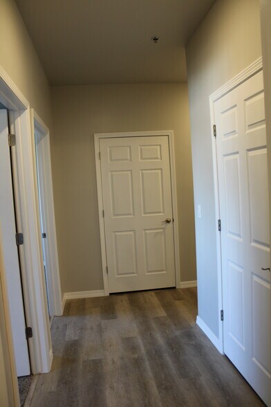 Building Photo - 665 Heyburn Ave