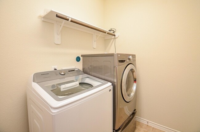 Building Photo - 24915 Meadowthorn Crest Ln