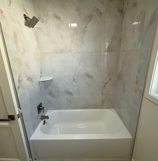 Building Photo - Beautifully Remodeled 3 Bedroom Home in Ci...