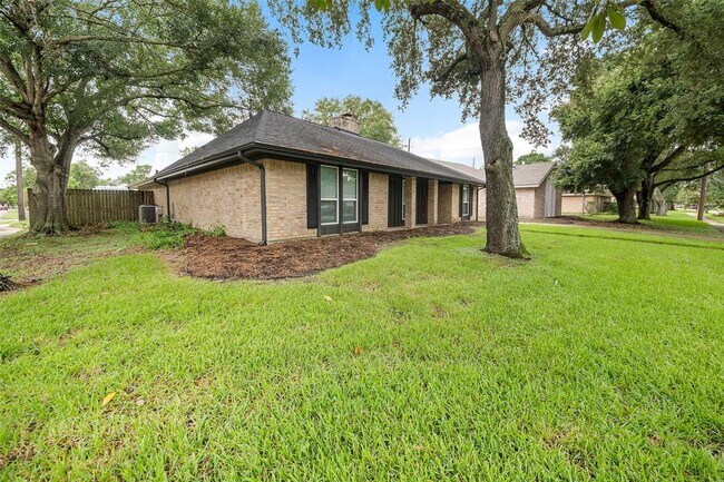 Building Photo - 21103 Park York Dr