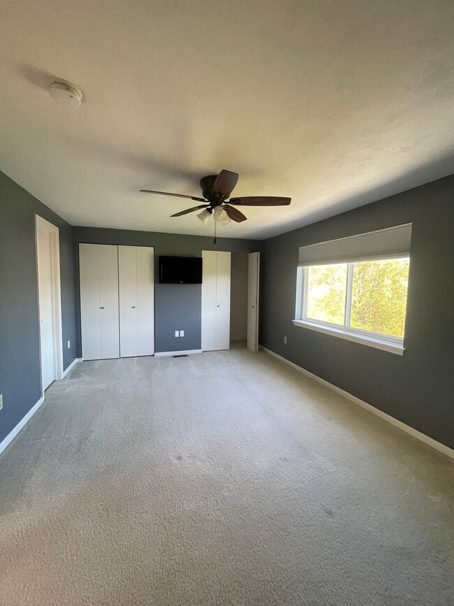 Building Photo - Baldwinsville Townhome - 2 Bedrooms 1.5 ba...