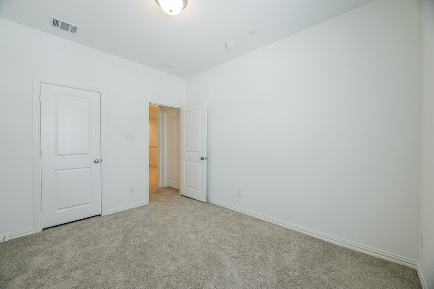 Bedroom 3 - 9916 Hennings St