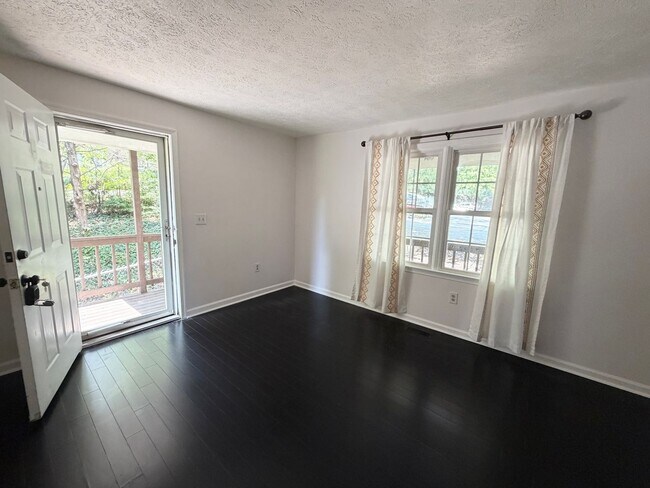 Building Photo - 840 Estes St
