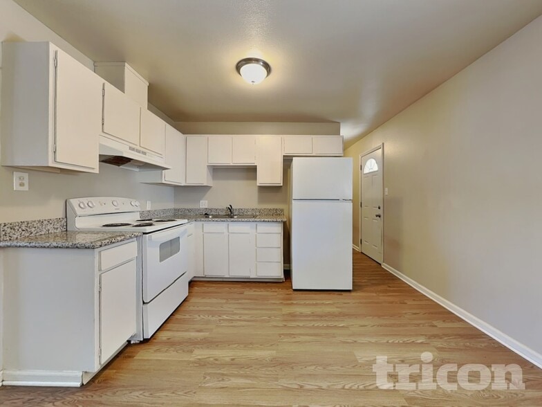 Building Photo - 1001 Akard Dr