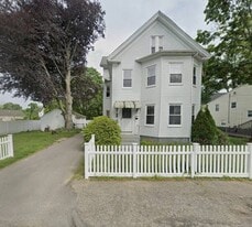 Building Photo - 517 Summer St