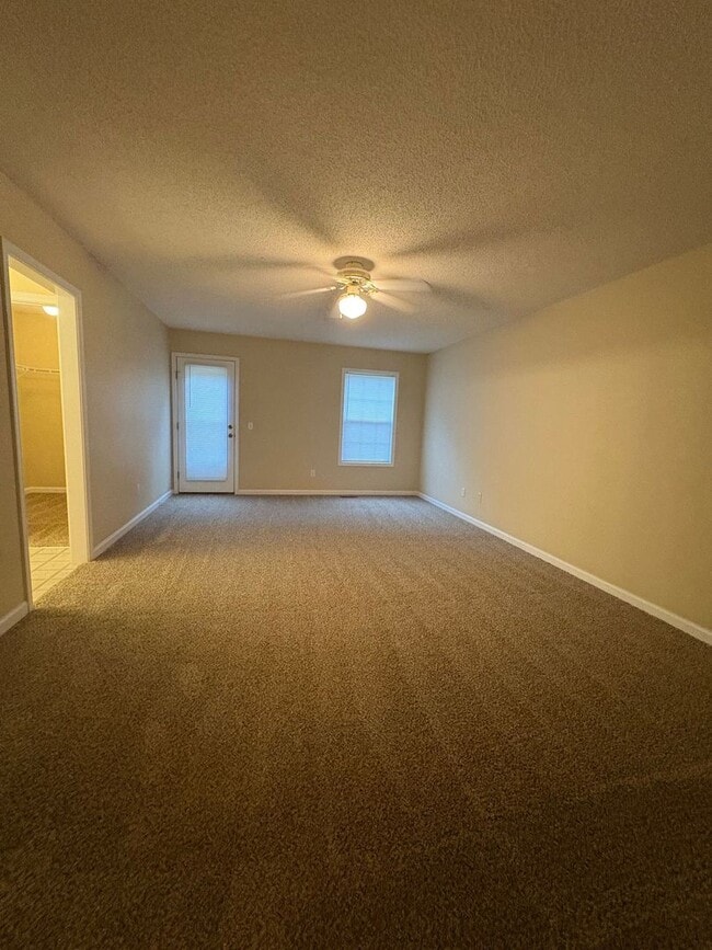 Building Photo - Briarwood West!!!