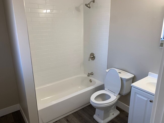 Building Photo - Updated 4 Bed Home with Large Yard
