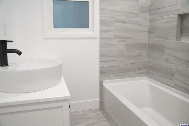 Building Photo - 10653 Oro Vista Ave