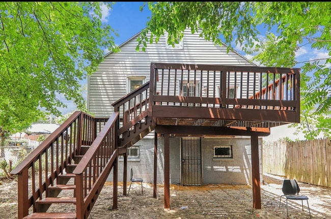 Building Photo - 1210 Larchmont Ave
