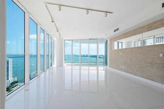 Building Photo - 2020 N Bayshore Dr