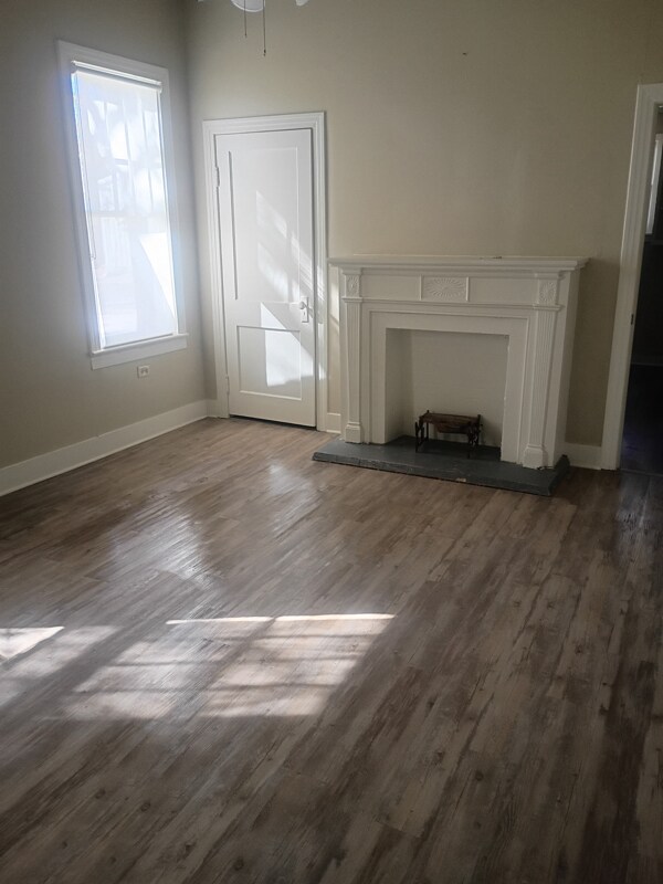 Building Photo - 433 N Bowie St